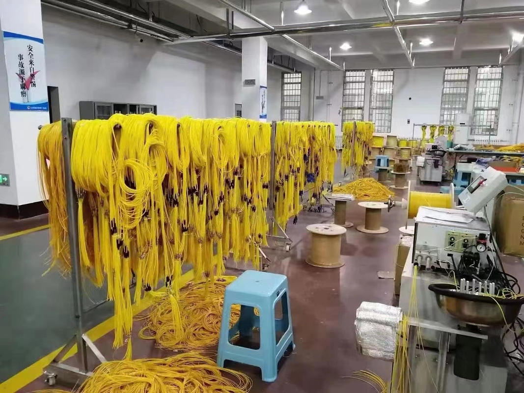 Tipos de relação de alta qualidade SC/LC do cabo de remendo de Direct Fiber Optic do fabricante, escala 1.5m-30m LSZH do comprimento