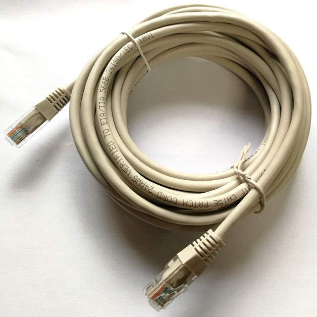 UTP Cat5e Rj45 ao amarelo do cabo do cabo de remendo dos ethernet da rede RJ45