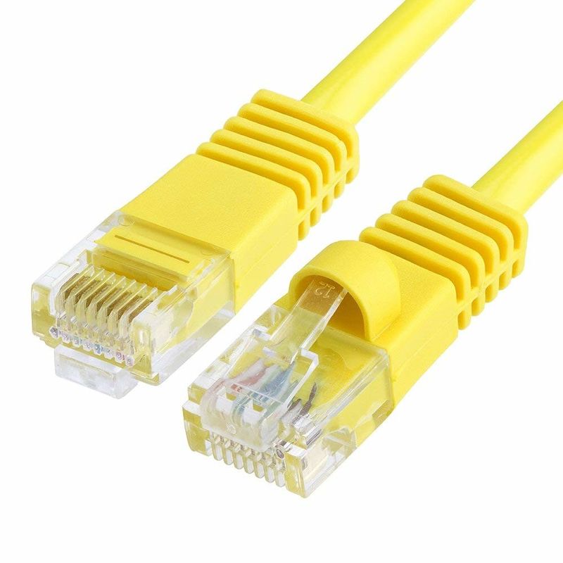 O cabo e os conectores do gato 5 de UTP da rede de cabo de Cat5 5e 6 remendam o cabo nos trabalhos em rede